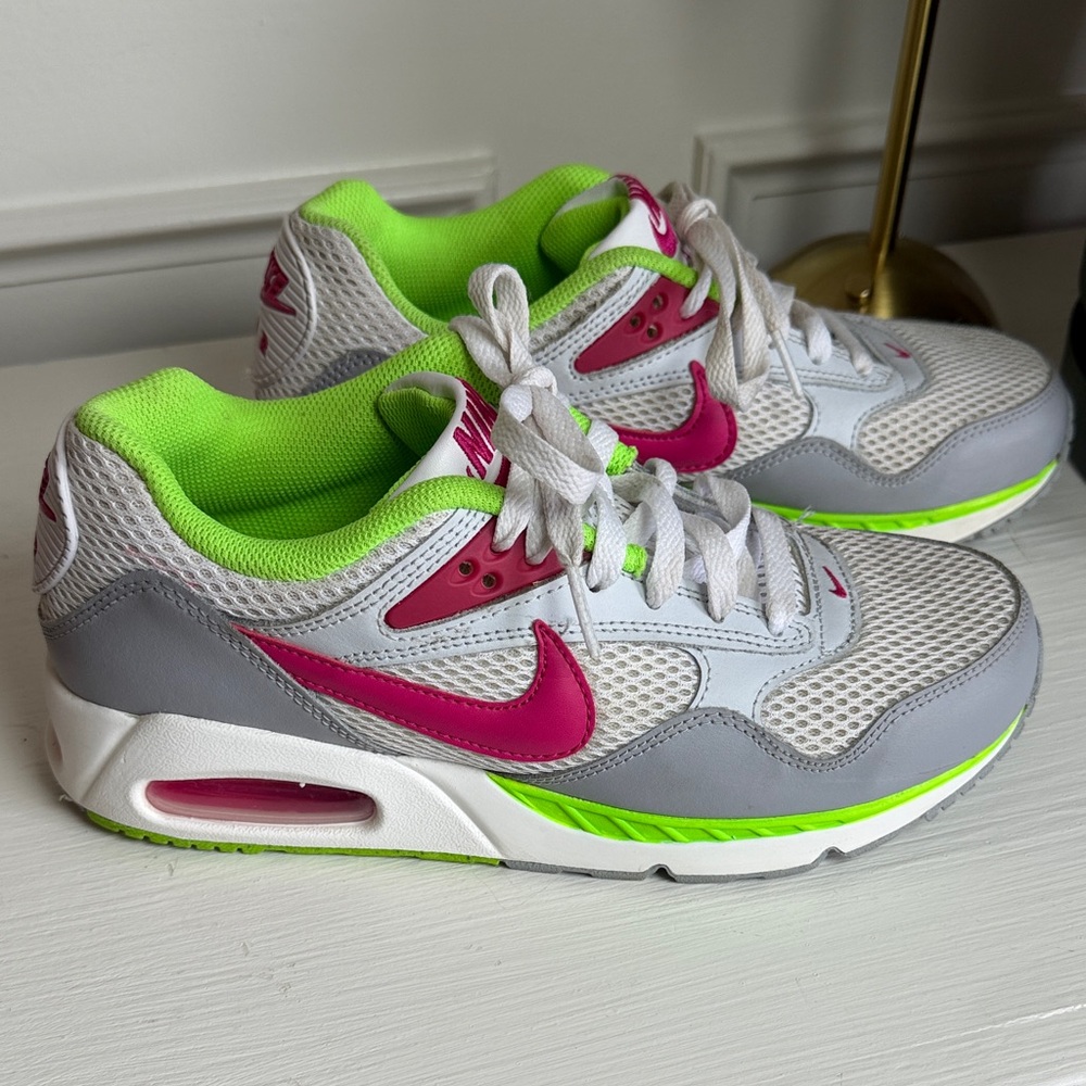 Women’s Nike Air Max Correlate 8.5 Athletic Sneakers Shoes.